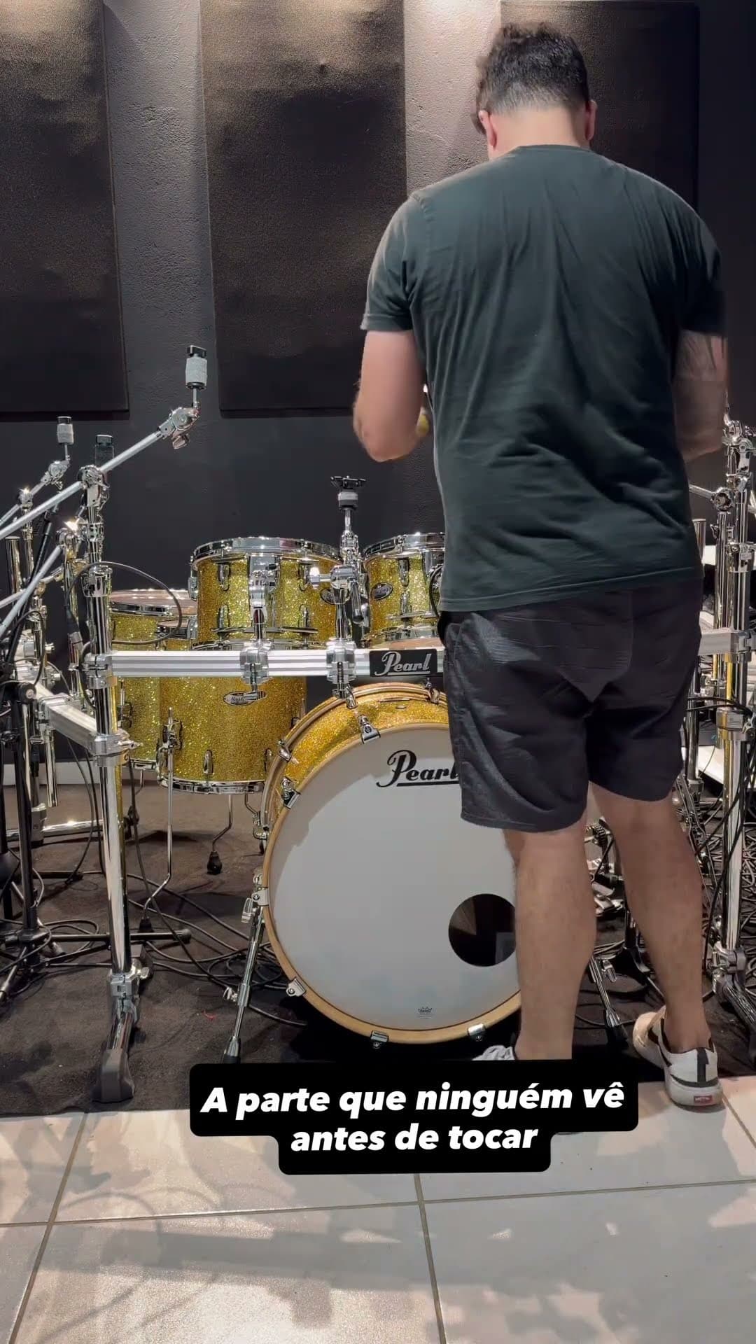 Marco Drums na bateria no drum cover de Montando minha bateria